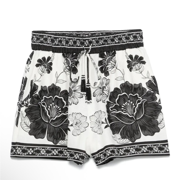 NWT FARM Rio Leopard Floral Shorts - Picture 2 of 6